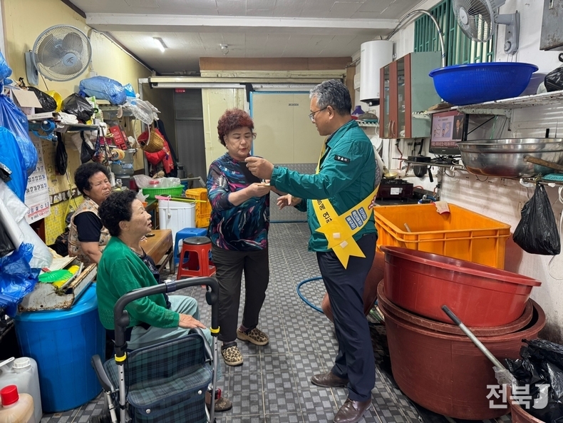 2일 전북자치도는 정읍 샘고을시장 일원에서 풍수해 사전예방 캠페인을 전개했다.(출처=전북자치도)