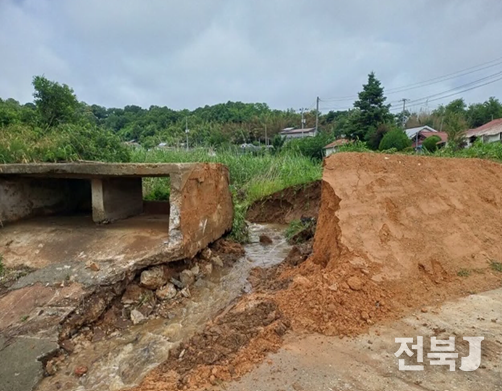 충량저수지 유실된 제방(출처=농어촌공사)