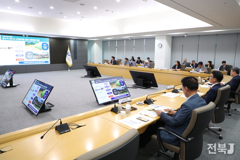 한국농어촌공사는 18일 전남 나주 본사에서 ‘제59회 중앙운영대의원회’를 열고, 경영진과 중앙운영대의원들이 공사 사업과 농어촌지역 현안을 공유하며 의견을 나누는 자리를 가졌다.(출처=농어촌공사)
