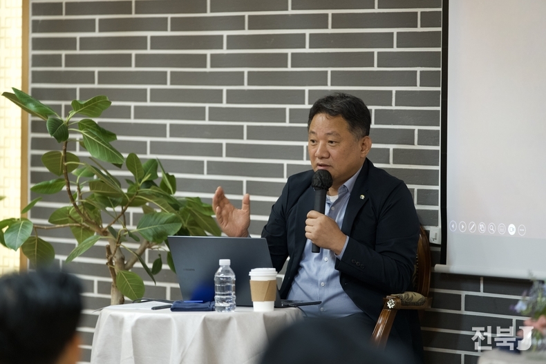 이이남 작가(출처=전북은행)