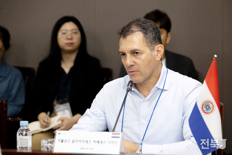 24일 농촌진흥청 본청에서 파라과이 농축산부 고위급 대표단을 맞이하고, 양국 간 농업기술 협력 확대 방안을 논의했다고 밝혔다.(출처=농진청)