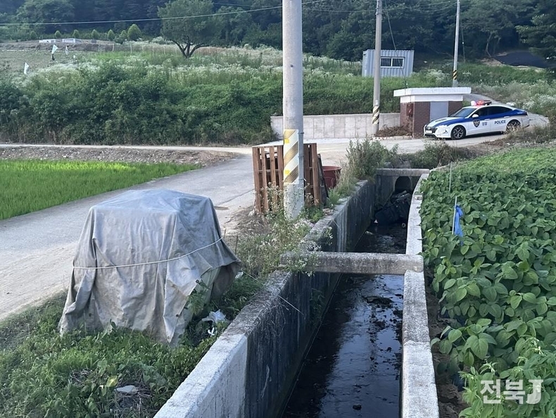 사고가 난 임실군의 한 농수로(출처=전북자치도소방본부)