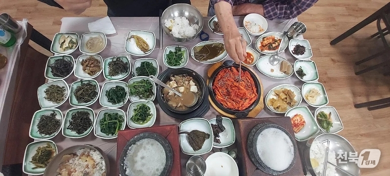 더덕구이 차림상./전북경제