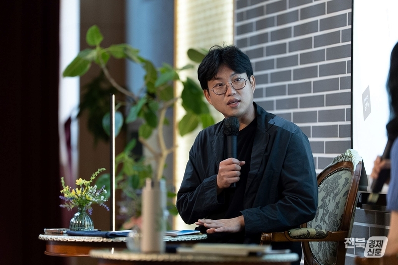 박준 시인(출처=전북은행)