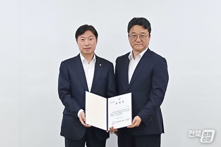 JB금융그룹 전북은행이 금융위원회가 주관한 2025년 금융회사 지역재투자 평가에서 ‘금융감독원장상’을 수상했다.